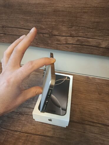 Apple iPhone: IPhone 16 Pro Max, 256 GB, Natural Titanium, Face ID — 4