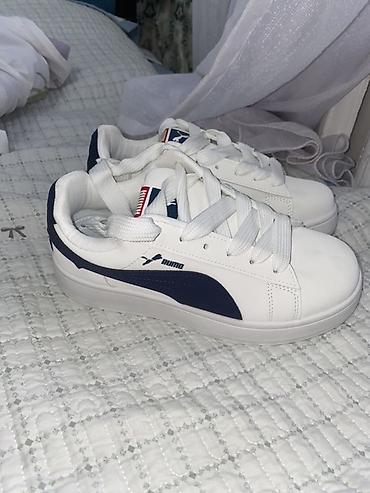 оптом кросовки: Кроссовки Puma белые с темно-синими вставками - Низкий силуэт — 2