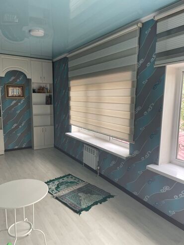 Отели и хостелы: Уютная комната с двумя кроватями, каждая из которых застелена светлым at lalafo.kg — 11 Отели и хостелы: Уютная комната с двумя кроватями, каждая из которых застелена светлым — 11