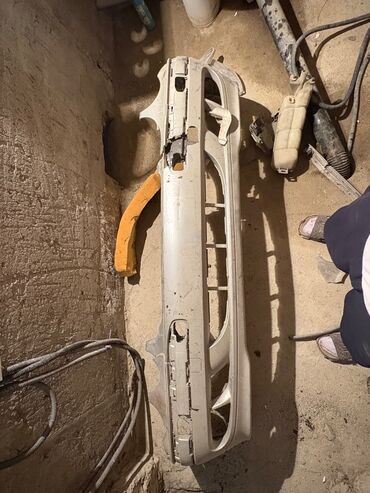 Bamperlər, buferlər: Xirda siniqlari var ve ekseriyyet ustundedi.shekildeki hamisini uygun — 4