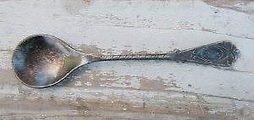 Staro posuđe i escajg: 4 + 1 posrebrena kašišica. Četiri (11 cm) plus jedna (9,5 cm) — 13