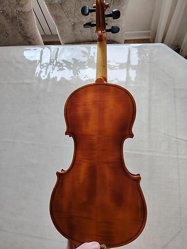 Skripkalar: Skripka dəsti Tərkib: - Tam ölçülü klassik skripka (4/4) - Yay - — 7