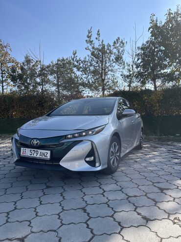 5 ступка: Toyota Prius: 2017 г., 1.8 л, Вариатор, Гибрид, Седан