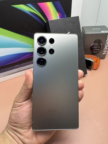 Apple iPhone: IPhone 16 Pro, Б/у, 256 ГБ, Desert Titanium, Наушники, Зарядное устройство, Защитное стекло, В рассрочку, 100 % — 24