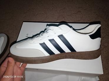 бут киймдер: Эркектердин кроссовкасы, 40, Adidas, Жаңы, түсү - Ак — 2