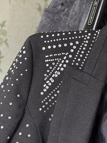 Пиджаки, жакеты: Женские жакеты (2 модели) 1) Жакет H&M без воротника 500с новый - — 8