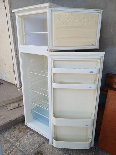 xaladenik matoru: BEKO iki qapılı soyuducu - Üst hissədə dondurucu, alt hissədə