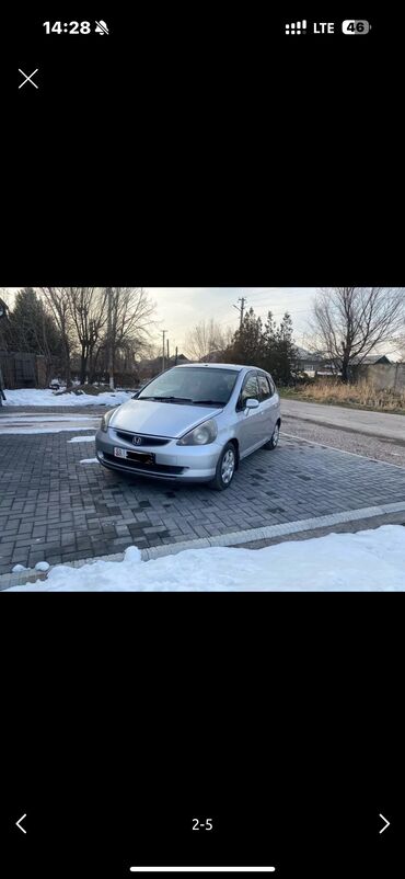 Honda: Хонда фит 2001 года выпуска Обьем: 1.3 Цвет: серебро Состояние