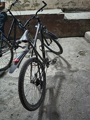velosiped enduro: Şəhər və yüngül off-road üçün dağ velosipedi

- Rəng: qara
- — 2