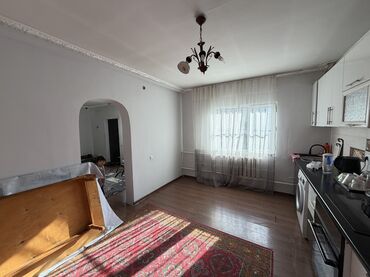 Продажа домов: Полдома, 135 м², 5 комнат — 6