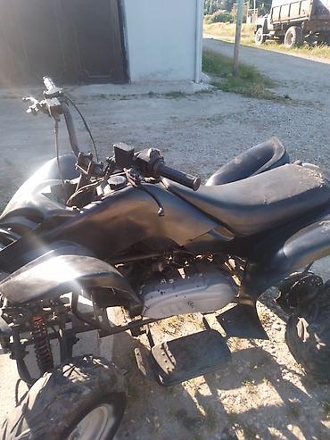 yan guzgulər s: ATV kvadrosikl – qara rəng, 4 təkərli, off-road üçün tam işlək — 5