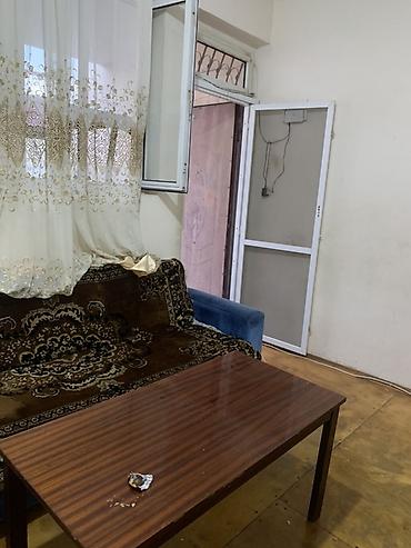 Həyət evləri və villaların satışı: - Plan: girişdə dəhliz, 2 yaşayış otağı, ayrıca kiçik mətbəx, sanitar — 5