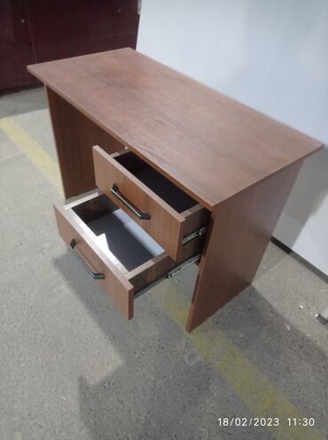 Ofis masaları: Yeni, İşçi üçün, Kvadrat masa — 4