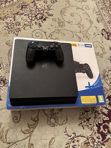 PS4 (Sony Playstation 4): Playstation 4 slim 500 Gb.Acilmayib plomu ustundedi.Fifa,Ufc 4 hesabda