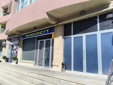 офисы в аренду: Ofis sahəsi – hazır təchizatlı - Girişdə resepsiyon zonası, yumşaq