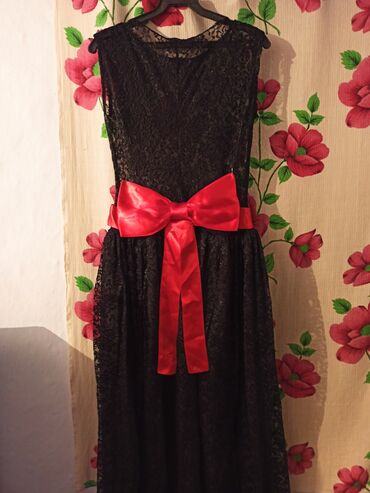 длинное красное вечернее платье: Вечернее платье, Длинная модель, Без рукавов