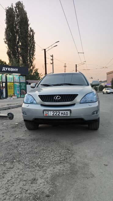 100минге афтомат машне алам: Lexus RX 350 в серебристом цвете. Этот кроссовер имеет задний привод и