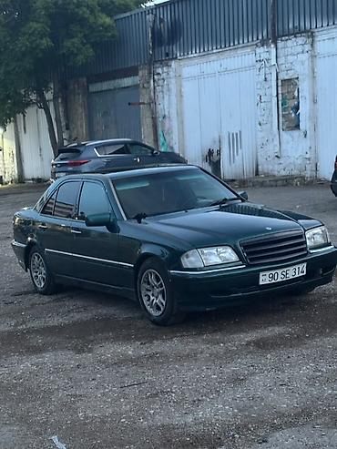 audi a8: Mercedes-Benz C-Class: 1.8 l | 1998 il Sedan — 2