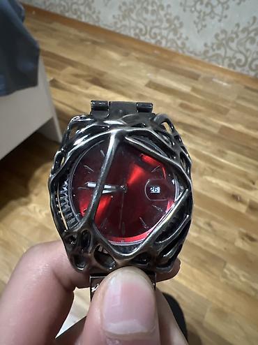 limited edition: Продам стильные чёрные часы с красным циферблатом — 2600 сом — 2
