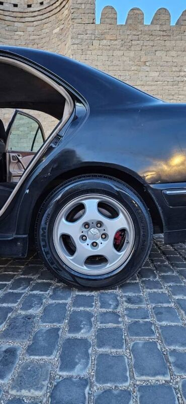 Mercedes-Benz: Mercedes-Benz E 320: 3.2 l | 2002 il Sedan — 6