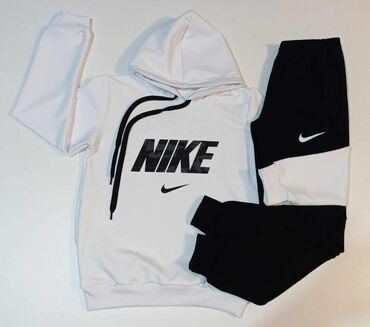 Komplet trenerke: 👇🏻👇🏻TRODELNI SETOVI👇🏻👇🏻 💰💰2750 din ili dva 4500din💰💰 Set sadrzi — 6