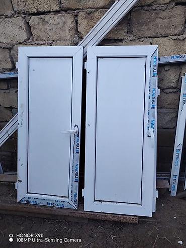 PVC materialdan hazırlanmış ağ rəngli pəncərə çərçivələri və