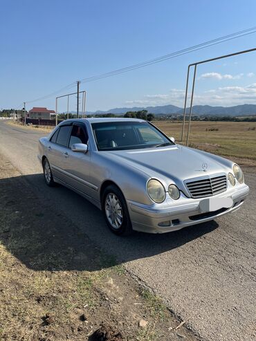 Скупка авто: Mercedes‑Benz E‑Class sedan (W210), gümüş rəng. - Kuzov: 4 qapılı