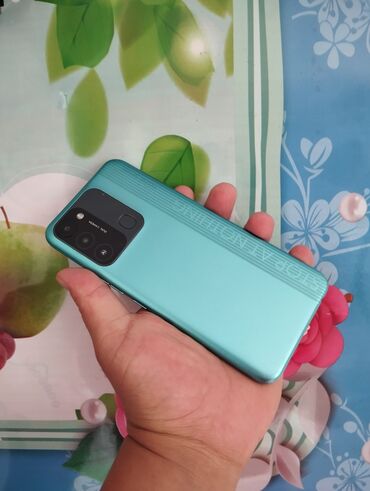 телефон для: Tecno Spark 8C, Б/у, 64 ГБ, цвет - Зеленый, 2 SIM