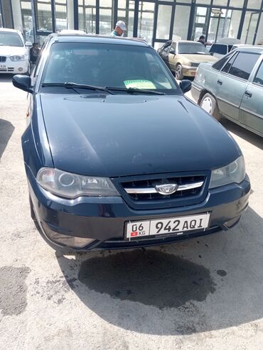 машына приора: Daewoo Nexia, темно-синий седан. Основные особенности: - Кузов