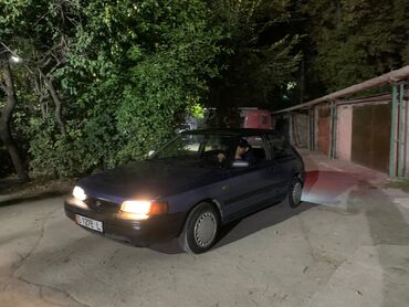 срочно продаю в связи с переездом: Mazda 323: 1990 г., 1.3 л, Механика, Бензин, Хетчбек