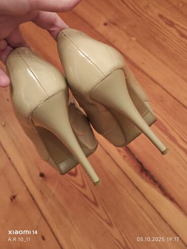 Tuflilər: Qadın ayaqqabıları – 2 cüt 1) Qırmızı klassik tufli - Material: zamşa — 16