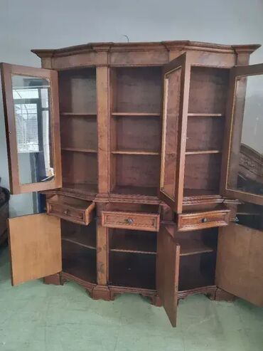 Stilske vitrine: Prelepa vitrina. Odlicno stanje. Visina 220cm Sirina 190 cm Dubina 45 na lalafo.rs — 9 Stilske vitrine: Prelepa vitrina. Odlicno stanje. Visina 220cm Sirina 190 cm Dubina 45 — 9