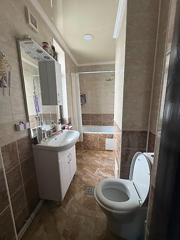 Продажа коттеджей и домов: Срочно продается 3 этажный дом в районе Восточного Автовокзала площадь — 8