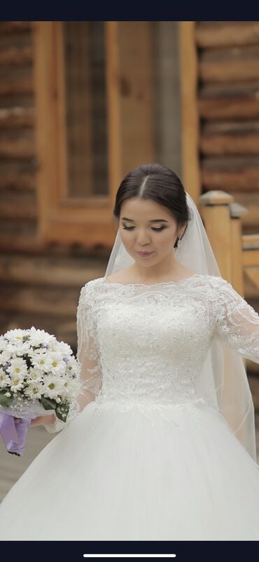 белый платье: Продаю свадебное платье 👰🏻‍♀️ Покупала новой я первая кто надевала !