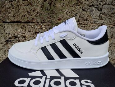 čizme 42: Adidas breaknet nove original patike u crnoj i beloj boji kao sto