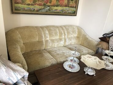 диван в комплекте с креслами: Прямой диван, цвет - Желтый, Б/у