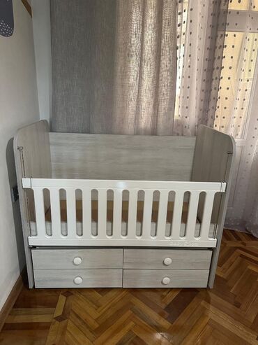 transformator satilir: Oğlan və qız üçün, Beşik, Matrassız, Yellənmə mexanizm ilə
