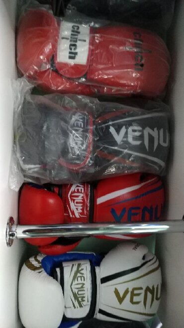 цепь золотая: Боксерские профессиональные перчатки VENUM 100% кожа в спортивном