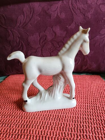 Figurice i makete: Figura nova porcelanska iz 70ih. Figura bez ostecenja,sve na njoj — 8