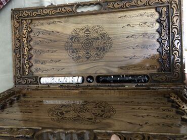 Nərdlər: Nərdi oynamağı sevənlər üçün hədiyyəlik Əl işi olan, üzərində oyma — 9