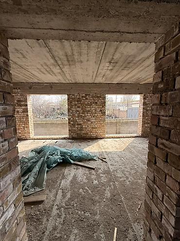 Продажа полдома: Продается просторный кирпичный дом Площадью 200 кв Находится в — 4