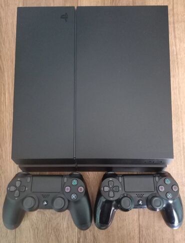 диск на сони плейстейшен 4: Playstation 4, фат 500гб. ПО 12.50 + диск Фифа 2020 Состояние