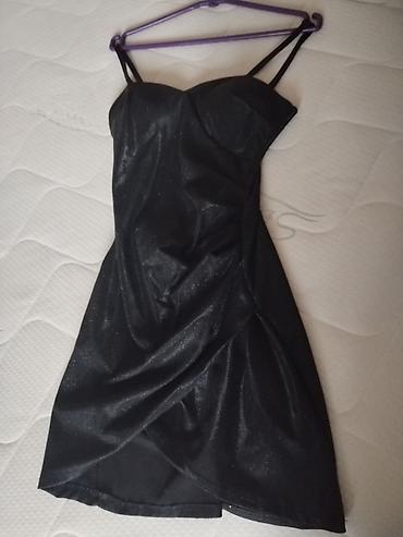 Haljine: Ženska mini haljina sa tankim bretelama, dostupna u više boja: - crna — 2