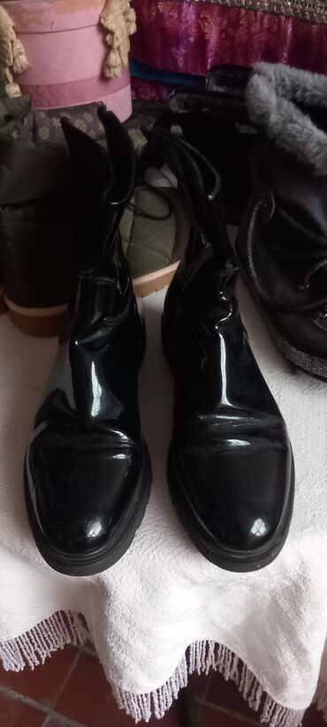 bele patike i odelo: Ankle boots, 38