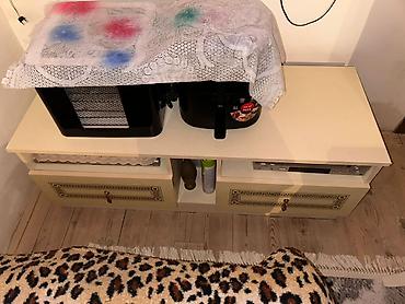 salon polka: Klassik üslubda qonaq otağı mebel dəsti Tərkibi: - Geniş — 2