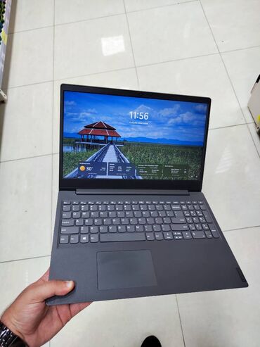 Monitorlar: Xanım nootboku olub iş üçün alınıb az istifadə olunub Adapter və
