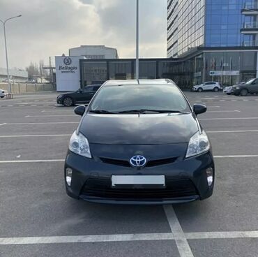 Toyota: Toyota Prius: 2015 г., 1.8 л, Автомат, Гибрид, Седан