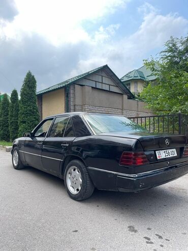 Mercedes-Benz: Mercedes-Benz W124: 1990 г.