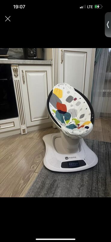 одежды для малышей: 4moms MamaRoo 4.0 Уникальное кресло-качалка, которое имитирует