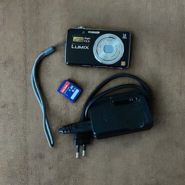 Fotokameralar: Panasonic DMC-FS40 Lumix, 14 Megapixel SD Card 8GB, adapter. Ideal